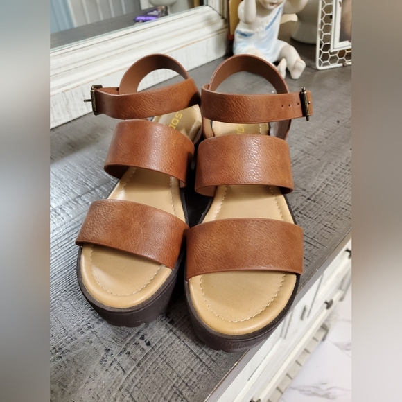 Soda Brown Sandals Classic Two-Strap Design - Picture 1 of 4